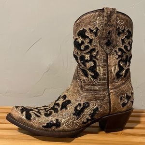 Corral Women’s Brown Inlay Western Booties - Snip Toe (brown, black)
